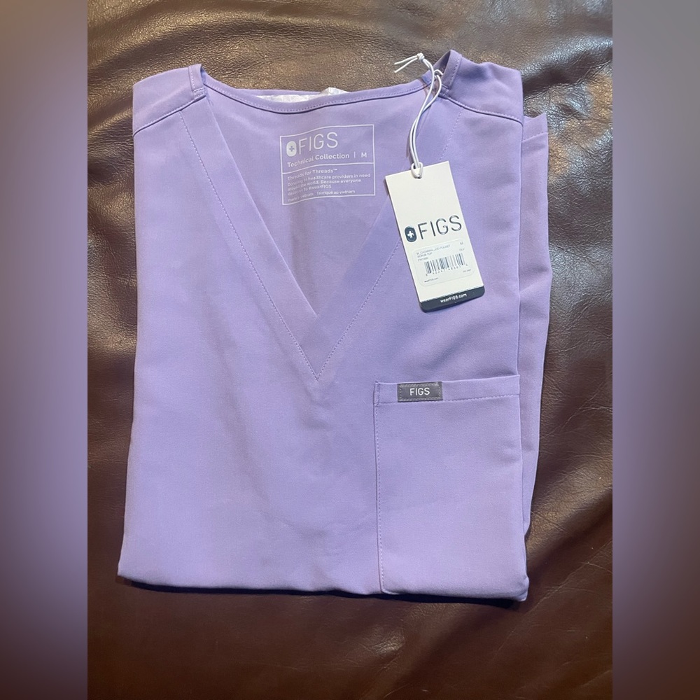 Figs Scrubs Top - Lavender Dew - Size Women’s Medium - NWT - Catarina One Pocket